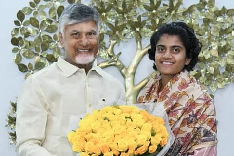 ಸಿಎಂ ಚಂದ್ರಬಾಬು ನಾಯ್ಡು ಮತ್ತು ಆಲ್​ರೌಂಡರ್ ಶ್ರೀ ಚರಣಿ 
