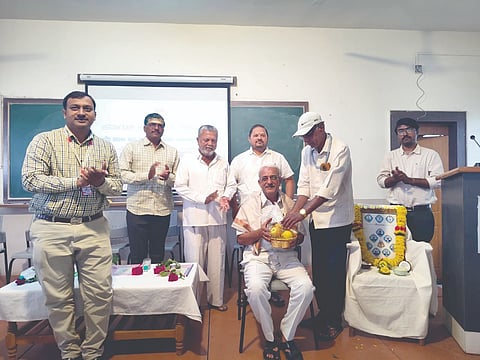 ಕೆಎಲ್‌ಇ ಸಂಸ್ಥೆಯ ಮಲಗೌಡ ಪಾಟೀಲ ಪದವಿ ಹಾಗೂ ಪದವಿಪೂರ್ವ ಮಹಾವಿದ್ಯಾಲಯದಲ್ಲಿ ಹಮ್ಮಿಕೊಂಡಿದ್ದ ಕೆಎಲ್‌ಇ ಸಂಸ್ಥೆಯ ೧೧೦ನೇ ಸಂಸ್ಥಾಪನ ದಿನಾಚರಣೆ ಕಾರ್ಯಕ್ರಮದಲ್ಲಿ ಎಚ್.ಕೆ.ಗುರವ ಅವರನ್ನು ಸನ್ಮಾನಿಸಲಾಯಿತು.