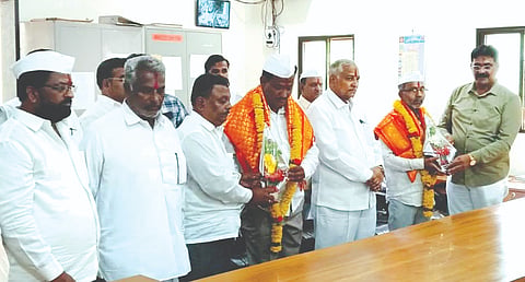 ಅಥಣಿ ತಾಲೂಕು ಪ್ರಾಥಮಿಕ ಸಹಕಾರ ಕೃಷಿ ಮತ್ತು ಗ್ರಾಮೀಣ ಅಭಿವೃದ್ಧಿ  ಬ್ಯಾಂಕ್‌ಗೆ ಅಧ್ಯಕ್ಷರಾಗಿ ಮಾನಸಿಂಗ್ ಮಗರ ಹಾಗೂ ಉಪಾಧ್ಯಕ್ಷರಾಗಿ ರವೀಂದ್ರ ಗಾಣಿಗೇರ ಆಯ್ಕೆಯಾದ ಹಿನ್ನೆಲೆಯಲ್ಲಿ ಗಣ್ಯರು ಸನ್ಮಾನಿಸಿದರು. ಪರಪ್ಪ ಸವದಿ, ಶ್ರೀಶೈಲ ನಾಯಿಕ, ರಾಜು ಬಂಡಿವಡ್ಡರ, ಸಂತೋಷ ಬನಸೋಡೆ ಇತರರಿದ್ದರು.
