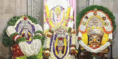 ಕಾಜೂರು ಗ್ರಾಮದ ಶ್ರೀ ಹೊನ್ನಾದಲಮ್ಮ ದೇವಿ, ಅಮ್ಮಯಮ್ಮದೇವಿ ಚಿಕ್ಕಮ್ಮ ದೇವಿಯನ್ನು ವಿಶೇಷವಾಗಿ ಅಲಂಕರಿಸಲಾಗಿತ್ತು.