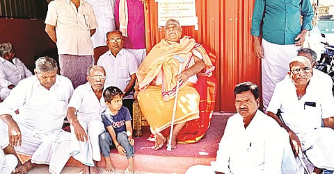 ಮಾಡಾಳು ಗ್ರಾಮದಲ್ಲಿ ಶಿವನಂದ ಶಿವಯೋಗಿ ರಾಜೇಂದ್ರ ಶ್ರೀಗಳು ಮಾತನಾಡಿದರು. ನಟರಾಜ್, ಶಿವಲಿಂಗಪ್ಪ, ಸೋಮಣ್ಣ, ಮಹದೇವಪ್ಪ, ಶಿವಣ್ಣ, ಲೋಕೇಶ್ ಇತರರಿದ್ದರು.