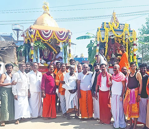 ಜಾವಗಲ್‌ನಲ್ಲಿ ಶುಕ್ರವಾರ ಏರ್ಪಡಿಸಿದ್ದ ರಾಮೋತ್ಸವ ಕಾರ್ಯಕ್ರಮದಲ್ಲಿ ನಾಗರಾಜ್, ಮಂಜುನಾಥ್, ಸೋಮಣ್ಣ, ರಾಮಣ್ಣ, ಜಗದೀಶ್, ಕೆಂಚಪ್ಪ, ಶ್ರೀಕಾಂತ, ರಾಮು, ಈಶಣ್ಣ ಮತ್ತಿತರರು ಪಾಲ್ಗೊಂಡಿದ್ದರು.