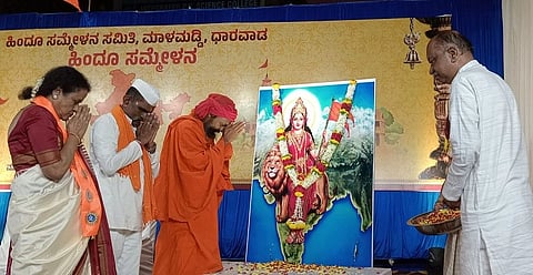 ಧಾರವಾಡ ಮಾಳಮಡ್ಡಿಯ ಕೆ.ಇ.ಬೋರ್ಡ್ ಶಾಲೆ ಆವರಣದಲ್ಲಿ ಹಿಂದೂ ಸಮ್ಮೇಳನ