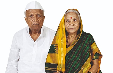 ದಿ. ಆರ್.ಆರ್. ಕಲ್ಲೂರ-ಮೀನಾಕ್ಷಿ ಆರ್. ಕಲ್ಲೂರ ದಂಪತಿ.