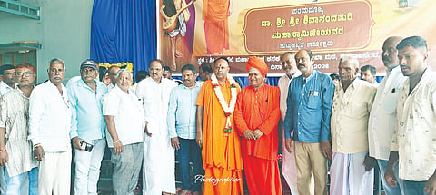 ಕೆ.ಆರ್.ನಗರ ಶ್ರೀ ಕಾಗಿನೆಲೆ ಕನಕ ಗುರು ಪೀಠದ ಮಠದಲ್ಲಿ ಆಯೋಜಿಸಿದ್ದ ಶ್ರೀ ಶಿವಾನಂದಪುರಿ ಸ್ವಾಮೀಜಿ ಅವರ 66ನೇ ವರ್ಷದ ಹುಟ್ಟು ಹಬ್ಬದ ಆಚರಿಸಲಾಯಿತು. ಮಾಜಿ ಶಾಸಕ ಹೆಚ್.ಪಿ.ಮಂಜುನಾಥ್, ಎಂಸಿಡಿಸಿಸಿ ಬ್ಯಾಂಕ್ ಅಧ್ಯಕ್ಷ ದೊಡ್ಡಸ್ವಾಮೇಗೌಡ, ಹಾಸನ ನಗರಾಭಿವೃದ್ಧಿ ಪ್ರಾಧಿಕಾರದ ಅಧ್ಯಕ್ಷ ಪಟೇಲ್ ಶಿವಪ್ಪ ಇನ್ನಿತರರು ಇದ್ದರು.