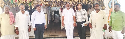 ಯಾದಗಿರಿ ಸಮೀಪದ ಹಯ್ಯಾಳ(ಬಿ) ಗ್ರಾಮದ ಹಯ್ಯಾಳಲಿಂಗೇಶ್ವರ ದೇಸವಸ್ಥಾನಕ್ಕೆ ಮುಖ್ಯಮಂತ್ರಿಗಳ ಜಂಟಿ ಕಾರ್ಯದರ್ಶಿ ಎಂ.ರಾಮಯ್ಯ ಭೇಟಿ ನೀಡಿ ದೇವರ ದರ್ಶನ ಪಡೆದರು. ಮಲ್ಲಣ್ಣ ಐಕೂರ, ಶಿವರಾಜ ಪದ್ಮಣೋರ್​, ನಾಗರಾಜ್​ ಕೊಂಡಾಪುರ, ಅಪ್ಪಣ್ಣ, ದೇವು ಇತರರಿದ್ದರು.
