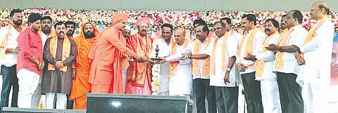 ಸೇಡಂ ತಾಲೂಕು ಕ್ರೀಡಾಂಗಣದಲ್ಲಿ ಆಯೋಜಿಸಿದ್ದ ನಿಜಶರಣ ಅಂಬಿಗರ ಚೌಡಯ್ಯ ಜಯಂತಿ ಕಾರ್ಯಕ್ರಮವನ್ನು ವೈದ್ಯಕಿಯ ಶಿಕ್ಷಣ ಸಚಿವ ಡಾ.ಶರಣಪ್ರಕಾಶ ಪಾಟೀಲ್​ ಉದ್ಘಾಟಿಸಿದರು. ಶ್ರೀ ಶಿವಶಂಕರ ಶಿವಾಚಾರ್ಯ, ಶ್ರೀ ಪಂಚಾಕ್ಷರ ಸ್ವಾಮೀಜಿ, ಶ್ರೀ ಮಲ್ಲಣ್ಣಪ್ಪ ಸ್ವಾಮೀಜಿ, ಶ್ರೀ ಶಿವಸಿದ್ಧ ಸೋಮೇಶ್ವರ ಶಿವಾಚಾರ್ಯ, ಮಾಜಿ ಶಾಸಕ ರಾಜಕುಮಾರ ಪಾಟೀಲ್​ ತೆಲ್ಕೂರ, ಜೆಡಿಎಸ್​ ಜಿಲ್ಲಾಧ್ಯಕ್ಷ ಬಾಲರಾಜ್​ ಗುತ್ತೇದಾರ್​ ಇತರರಿದ್ದರು.  
