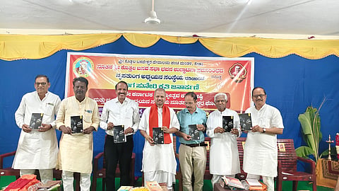 ಸೇಡಂನಲ್ಲಿ ಶ್ರೀ ಕೊತ್ತಲ ಬಸವ ಸಭಾಭವನ ಉದ್ಘಾಟನೆ ನಿಮಿತ್ತ ನಡೆದ ರಂಗ ಸುನೇರಿ ಕೃತಿ ಬಿಡುಗಡೆ ಕಾರ್ಯಕ್ರಮದಲ್ಲಿ ಶ್ರೀ ಸದಾಶಿವ ಸ್ವಾಮೀಜಿ, ಮಹಾಂತೇಶ ನವಲಕಲï, ಡಾ.ಸದಾನಂದ ಪೆರ್ಲ, ಸಿದ್ದಪ್ಪ ತಳ್ಳಳ್ಳಿ, ಮಹಿಪಾಲರೆಡ್ಡಿ ಮುನ್ನೂರ, ಪ್ರಭಾಕರ ಜೋಶಿ, ಜಗದೀಶ ಕಡಬಗಾಂವ ಇದ್ದರು.