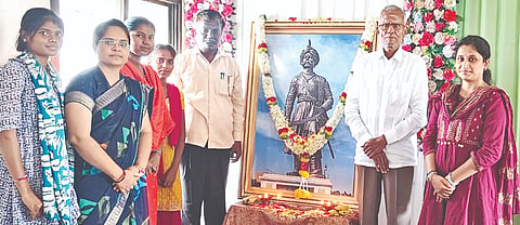 ಯಾದಗಿರಿಯ ಲಿಂಗೇರಿ ಕೋನಪ್ಪ ಶಿಕ್ಷಣ ಸಂಸ್ಥೆಯಲ್ಲಿ ನಾಡಪ್ರಭು ಕೆಂಪೇಗೌಡರ ಜಯಂತಿ ಆಚರಿಸಲಾಯಿತು. ಯುಡಾ ಅಧ್ಯಕ್ಷ ಬಾಬುರಾವ ಕಾಡ್ಲೂರ, ಪ್ರಾಚಾರ್ಯ ಗುರಪ್ಪಾಚಾರ್ಯ ವಿಶ್ವಕರ್ಮ, ಉತ್ತರಾದೇವಿ ಇತರರಿದ್ದರು.