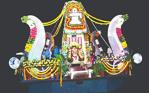  ನಂಜನಗೂಡಿನ ಕಪಿಲಾ ನದಿ ತೀರದಲ್ಲಿ ಶ್ರೀಕಂಠೇಶ್ವರ ಸ್ವಾಮಿಯ ತೆಪ್ಪೋತ್ಸವ ವಿಜೃಂಭಣೆಯಿಂದ ನೆರವೇರಿತು.
