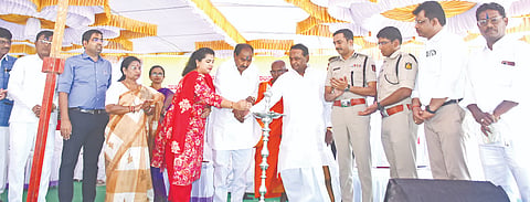 ಕಲಬುರಗಿ ಜಗತ್​ ವೃತ್ತದ ಬಳಿ ಲುಂಬಿನಿ ಉದ್ಯಾನವನದಲ್ಲಿ ಶುಕ್ರವಾರ ಆಯೋಜಿಸಿದ್ದ ಬುದ್ಧ ಜಯಂತಿ ಕಾರ್ಯಕ್ರಮವನ್ನು ಶಾಸಕ ಅಲ್ಲಮಪ್ರಭು ಪಾಟೀಲ್​ ಉದ್ಘಾಟಿಸಿದರು. ಭಂತೆ ಧಮ್ಮಜ್ಯೋತಿ, ತಿಪ್ಪಣ್ಣಪ್ಪ ಕಮಕನೂರ, ಫೌಜಿಯಾ ತರನ್ನುಮ್​, ಭಂವರಸಿಂಗ್​ ಮೀನಾ, ಡಾ.ಎಸ್​.ಡಿ.ಶರಣಪ್ಪ, ಅಡ್ಡೂರು ಶ್ರೀನಿವಾಸುಲು, ರಾಯಪ್ಪ ಹುಣಸಗಿ, ಜಗದೀಶ್ವರಿ ನಾಸಿ, ಎ.ಬಿ.ಹೊಸಮನಿ, ಸುರೇಶ ಬಡಿಗೇರ ಇತರರಿದ್ದರು.