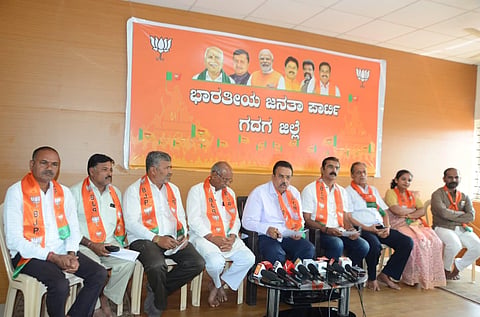 ಗದಗ ಜಿಲ್ಲಾ ಬಿಜೆಪಿ ಕಚೇರಿಯಲ್ಲಿ ಸಿ.ಸಿ. ಪಾಟೀಲ ಸುದ್ದಿಗೋಷ್ಟಿ ನಡೆಸಿದರು. ರಾಜು ಕುರಡಗಿ, ಎಂ.ಎಸ್​. ಕರಿಗೌಡ್ರ, ಎಂ. ಎಂ. ಹಿರೇಮಠ, ಲಿಂಗರಾಜ ಪಾಟೀಲ, ಉಷಾ ದಾಸರ ಇತರರು ಇದ್ದರು.
