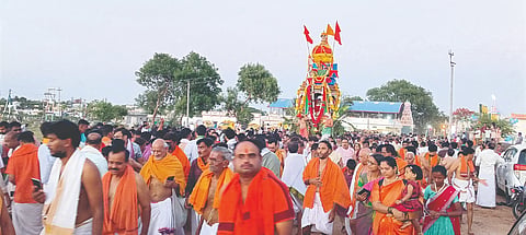 ಕುಷ್ಟಗಿ ಪಟ್ಟಣದ ಶ್ರೀ ಅಡವಿ ಮುಖ್ಯ ಪ್ರಾಣೇಶ ದೇವರ ಮಹಾ ರಥೋತ್ಸವ ಶುಕ್ರವಾರ ಸಂಜೆ ಭಕ್ತರ ಸಮ್ಮುಖದಲ್ಲಿ ಅದ್ದೂರಿಯಾಗಿ ಜರುಗಿತು.