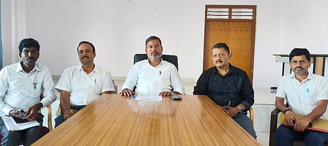  ಪಟ್ಟಣದ ಮಿನಿವಿಧಾನಸೌಧ ಆವರಣದ ಸಭಾಂಗಣದಲ್ಲಿ ಶಾಸಕ ಸಿಮೆಂಟ್ ಮಂಜು ಪತ್ರಿಕಾಗೋಷ್ಠಿ ನಡೆಸಿ ಜನಗಣತಿ ಕುರಿತು ಮಾತನಾಡಿದವರು. 