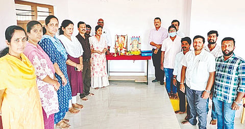 ಆಲೂರು ಪಟ್ಟಣದ ಮಿನಿ ವಿಧಾನಸೌಧದ ಸಭಾಂಗಣದಲ್ಲಿ ಆಯೋಜಿಸಿದ್ದ ಭಗವಾನ್ ಮಹಾವೀರ ಜಯಂತಿ ಕಾರ್ಯಕ್ರಮವನ್ನು ತಹಸೀಲ್ದಾರ್ ಮಲ್ಲಿಕಾರ್ಜುನ ಉದ್ಘಾಟಿಸಿ ಮಾತನಾಡಿದರು.