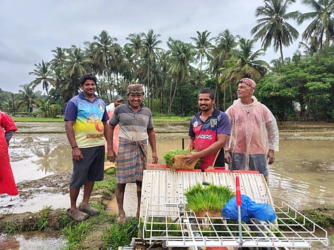  ಉತ್ತಮ ಮಳೆಯಾಗುತ್ತಿರುವ ಹಿನ್ನೆಲೆಯಲ್ಲಿ ಹೊಲಗದ್ದೆಗಳಲ್ಲಿ ಕೃಷಿ ಚಟುವಟಿಕೆ ಬಿರುಸುಗೊಂಡಿದೆ.