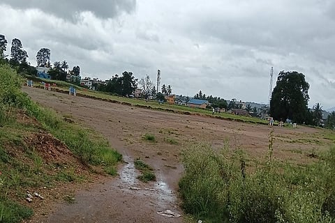 ತಾಲೂಕು ಕ್ರೀಡಾಂಗಣಕ್ಕೆ ಸೂಕ್ತ ಎಂದು ಹೇಳಲಾಗುತ್ತಿರುವ ಕುಶಾಲನಗರದ ಗುಂಡೂರಾವ್ ಬಡಾವಣೆಯ ಮೈದಾನ