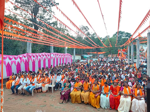 ಐಗೂರಿನಲ್ಲಿ ನಡೆದ ಹಿಂದೂ ಸಂಗಮ ಸಮಾರಂಭದಲ್ಲಿ ಉದ್ಯಮಿ ನವೀನ ಸುಬ್ರಮಣ್ಯ, ತೋಟಂದಾರ್ಯ ಮಠದ ಶ್ರೀ ಸ್ವತಂತ್ರ ಬಸವಲಿಂಗ ಶಿವಯೋಗಿ ಸ್ವಾಮೀಜಿ,  ಮಾಜಿ ಸೈನಿಕ ಎಂ.ಎಸ್.ಕಾಳಪ್ಪ ಇತರರು ಇದ್ದರು.