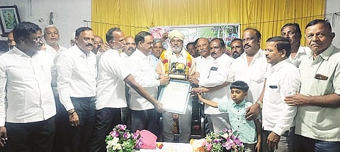  ಬಾಣಾವರದ ಕೋಟೆ ಬಡಾವಣೆಯ ಶ್ರೀ ವಿಶ್ವಕರ್ಮ ಸಾಮೂಹಿಕ ಸಮುದಾಯ ಭವನದಲ್ಲಿ ಆಯೋಜಿಸಿದ್ದ ಕಾರ್ಯಕ್ರಮದಲ್ಲಿ ಶಿವಪ್ಪ ಅವರನ್ನು ಸನ್ಮಾನಿಸಲಾಯಿತು. ಪರಮೇಶ್, ಪಶುಪತಿ ರಾವ್, ಹನುಮಂತಪ್ಪ ಚಿಕ್ಕಣ್ಣಾಚಾರ್, ಮಾದೇಶ್ವರ ಸ್ವಾಮಿ ಒಡೆಯರ್, ಕುಬೇರಪ್ಪ, ಇತರರಿದ್ದರು.