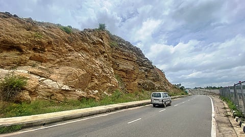 ಬೆಂಗಳೂರು ಮೈಸೂರು ದಶಪಥದ ಸರ್ವೀಸ್ ರಸ್ತೆ