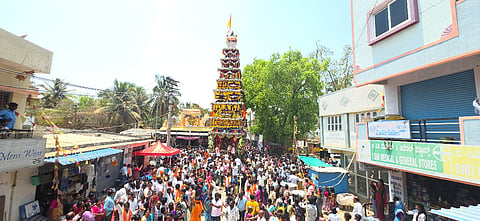 ಆನೇಕಲ್​ ತಾಲೂಕಿನ ನೆರಳೂರಿನ ಕಾಶಿ ವಿಶ್ವನಾಥೇಶ್ವರಸ್ವಾಮಿಯ ಬ್ರಹ್ಮ ರಥೋತ್ಸವ ಸಂಭ್ರಮದಿಂದ ನೆರವೇರಿತು.