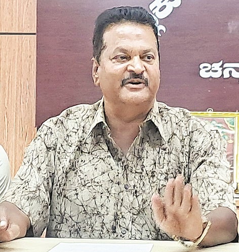 ಸುದ್ದಿಗೋಷ್ಠಿಯಲ್ಲಿ ಕನ್ನಡ  ಚಲನಚಿತ್ರ ಸೆನ್ಸಾರ್ ಮಂಡಳಿ ನಿರ್ದೇಶಕ ನಂಜುಂಡ ಮೈಮ್ ಮಾತನಾಡಿದರು.