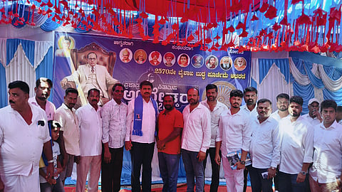ಕಾಮಗೆರೆ ಗ್ರಾಮದಲ್ಲಿ ಆಯೋಜಿಸಿದ್ದ ಅಂಬೇಡ್ಕರ್ ಜಯಂತಿ ಹಾಗೂ ಬುದ್ಧ ಪೂರ್ಣಿಮೆ ಕಾರ್ಯಕ್ರಮದಲ್ಲಿ ಶಾಸಕ ಎಂ.ಆರ್. ಮಂಜುನಾಥ್ ಭಾಗಿಯಾಗಿದ್ದರು. ಸಿದ್ದರಾಜು, ಪ್ರಸಾದ್, ಚಿಕ್ಕಸ್ವಾಮಿ ಇತರರಿದ್ದರು. 