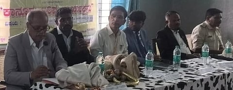ಮಂಗಲ ಏಕಲವ್ಯ ಮಾದರಿ ವಸತಿ ಶಾಲೆಯಲ್ಲಿ ಆಯೋಜಿಸಿದ್ದ ಕಾನೂನು ಅರಿವು ಕಾರ್ಯಕ್ರಮದಲ್ಲಿ ರಂಜಿತ್‌ಕುಮಾರ್, ನಾಗರಾಜು, ಬಸವರಾಜು, ರವಿ ಇತರರು ಭಾಗವಹಿಸಿದ್ದರು. 