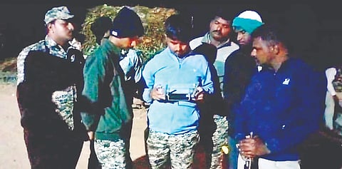 ಗಂಗನದೊಡ್ಡಿ ಗ್ರಾಮಕ್ಕೆ ಗುರುವಾರ ರಾತ್ರಿ ಎಲ್‌ಟಿಎಫ್ ತಂಡ ಆಗಮಿಸಿ ಡ್ರೋನ್ ಮೂಲಕ ಚಿರತೆ ಜಾಡನ್ನು ಪತ್ತೆಹಚ್ಚಿತು. 