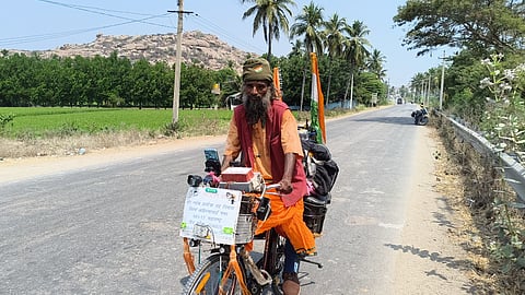 ಹಂಪಿಗೆ ತಲುಪಿದ ಗೋರಕ್ಷಣೆ ಜಾಗೃತಿಗಾಗಿ ಜ್ಯೋತಿರ್ಲಿಂಗ ಯಾತ್ರಿಕ ಸಂಜಯ್ ಜನಾರ್ದನ ಖರತ್ ನಾಗಸಾದು