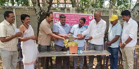 ಗುಂಡ್ಲುಪೇಟೆ ಪಟ್ಟಣದ ಸರ್ಕಾರಿ ನೌಕರರ ಭವನದಲ್ಲಿ ಆಯೋಜಿಸಿದ್ದ ಕಣ್ಣಿನ ಉಚಿತ ತಪಾಸಣಾ ಶಿಬಿರವನ್ನು ಭಾಸ್ಕರ್ ನಾಯಕ್ ಉದ್ಘಾಟಿಸಿದರು. ಶಂಕರನಾರಾಯಣ ಜೋಯಿಸ್, ಎಂ.ಸುಜೀಂದ್ರ, ಆರ್.ಎಂ.ಮಹದೇವಪ್ಪ, ನಿಜಾಮುದ್ದೀನ್, ಕೆ.ಎನ್.ಮಹದೇವಸ್ವಾಮಿ, ಭೈರೇಶ್ ಗಾಣಿಗ್ ಇದ್ದರು.