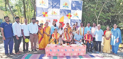 ಸರಗೂರು ತಾಲೂಕಿನ ಪಟ್ಟಣದ ವಿವೇಕಾನಂದ ಸ್ಮಾರಕ ಆಸ್ಪತ್ರೆಯಲ್ಲಿ ಕನ್ನಡ ರಾಜ್ಯೋತ್ಸವದಂದು ಕಾರ್ಯಕ್ರಮವನ್ನು ಉದ್ಘಾಟಿಸಿ ಡಾ ಪೂರ್ಣಿಮಾ ಮಾತನಾಡಿದರು.ವೈ ಡಿ ರಾಜಣ್ಣ.ಗಣೇಶ್ ಇದ್ದರು.