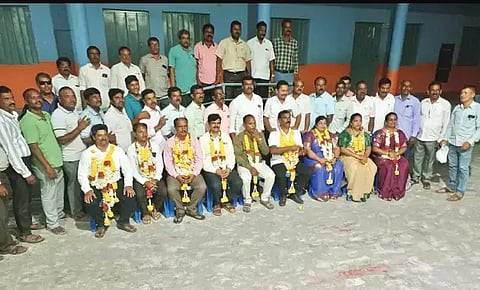 ತರೀಕೆರೆ ತಾಲೂಕು ಪ್ರಾಥಮಿಕ ಶಾಲಾ ಶಿಕ್ಷಕರ ಸಂಘದ ನಿರ್ದೇಶಕರನ್ನು ಅಭಿನಂದಿಸಲಾಯಿತು. ಸಿ.ಆರ್.ಅನಂತಪ್ಪ, ಎಸ್.ಟಿ.ತಿಪ್ಪೇಶಪ್ಪ, ಎಂ.ಬಿ.ರಾಮಚಂದ್ರಪ್ಪ, ಡಿ.ಸುರೇಶ, ಬಿ.ಆರ್.ವೆಂಕಟೇಶ್, ಡಿ.ಮಂಜುನಾಥ ಇತರರಿದ್ದರು.