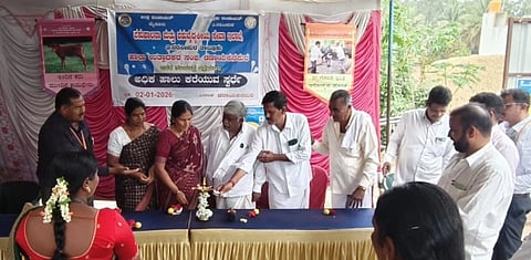  ತಿ.ನರಸೀಪುರದ ಶ್ರೀನಿವಾಸ ಕನ್ವೆನ್ಷನ್ ಹಾಲ್‌ನಲ್ಲಿ ಆಯೋಜಿಸಿದ್ದ ಚೈತನ್ಯ ಚಾರಿಟಬಲ್ ಟ್ರಸ್ಟ್‌ನ ಬೆಳ್ಳಿ ಮಹೋತ್ಸವವನ್ನು ಮಂಡ್ಯ ಬಿಷಪ್ ಸಭಾಸ್ಟೀಯನ್ ಎದೆಯನಾಥರನ್ ಉದ್ಘಾಟಿಸಿದರು. ಮರೀನಾ ಕೊಲ್ಲರಾತ್, ಫಾ.ಜೋಸ್ ಮುರಿಕಾನ್, ಫಾ.ಬೆನ್ನಿ ಥಾಮಸ್, ಭಾಗ್ಯಾ ಶಿವಕುಮಾರ್ ಇತರರು ಇದ್ದರು.