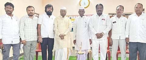  ಅಫಜಲಪುರ ತಾಲೂಕಿನ ಗೊಬ್ಬೂರ (ಬಿ) ಗ್ರಾಮದಲ್ಲಿ ಆಯೋಜಿಸಿದ್ದ ಎಸ್​ಐಆರ್​ ಕಾರ್ಯಾಗಾರವನ್ನು ಶಾಸಕ ಎಂ.ವೈ.ಪಾಟೀಲ್​ ಉದ್ಘಾಟಿಸಿದರು. ಸುರೇಶ ತಿಪಶೆಟ್ಟಿ, ಶಿವಶರಣಪ್ಪ ಹೀರಾಪುರ, ಸರ್ವರ್​ ಪಟೇಲ್​ ಇತರರಿದ್ದರು.