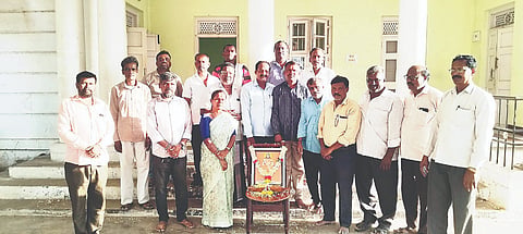 ಮದ್ದೂರು ನಗರದ ಪ್ರವಾಸಿ ಮಂದಿರದಲ್ಲಿ ದಲಿತ ಸಾಹಿತ್ಯ ಪರಿಷತ್ ವತಿಯಿಂದ ಮಡಿವಾಳ ಮಾಚಿದೇವ ಜಯಂತಿ ಆಚರಿಸಲಾಯಿತು. ಕೆ.ಟಿ.ಶಿವಕುಮಾರ್, ಶಿವಣ್ಣ, ಬಸವರಾಜು, ಪುಟ್ಟಲಿಂಗಯ್ಯ, ಶ್ರೀನಿವಾಸಶೆಟ್ಟಿ, ಪಿ.ಶಶಿಕುಮಾರ್ ಇದ್ದರು.