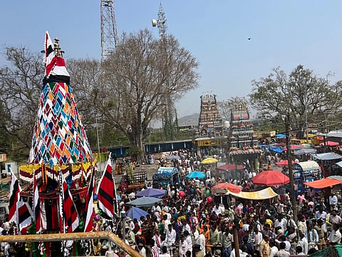 ಚಾಮರಾಜನಗರ ತಾಲೂಕಿನ ಬೆಂಡರವಾಡಿ ಗ್ರಾಮದಲ್ಲಿ  ಪ್ರಸಿದ್ಧ ಲಕ್ಷ್ಮೀ ನಾರಾಯಣಸ್ವಾಮಿ ರಥೋತ್ಸವ ಸೋಮವಾರ ವಿಜೃಂಭಣೆಯಿಂದ ನಡೆಯಿತು.