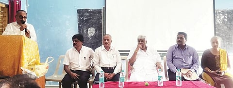 ಹೊಳೆನರಸೀಪುರದ ಸರ್ಕಾರಿ ಬಾಲಕಿಯರ ಪದವಿ ಪೂರ್ವ ಕಾಲೇಜಿನಲ್ಲಿ ಆಯೋಜಿಸಿದ್ದ ಪ್ರಗತಿ ಪರಿಶೀಲನೆ ಸಭೆಯಲ್ಲಿ ರೇವಣ್ಣ ಪಾಲ್ಗೊಂಡಿದ್ದರು. ಬಿ.ಆರ್.ದೇವರಾಜ್, ಟಿ.ಎಸ್. ಕುಮಾರಸ್ವಾಮಿ, ಪ್ರಾಣೇಶ್‌ರಾವ್ ಇತರರಿದ್ದರು.
