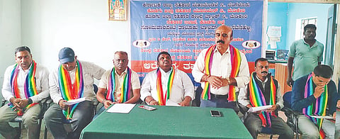 ಬಸವನಹಳ್ಳಿ ಲ್ಯಾಂಪ್ಸ್ ಸಭಾಂಗಣದಲ್ಲಿ ನಡೆದ ಉಚಿತ ಅರೋಗ್ಯ ತಪಾಸಣೆ ಶಿಬಿರ ಕಾರ್ಯಕ್ರಮದಲ್ಲಿ ಜಿಲ್ಲಾ ಸಹಕಾರ ಯೂನಿಯನ್ ಅಧ್ಯಕ್ಷ ಪಿ. ಯು. ರಾಬಿನ್ ದೇವಯ್ಯ ಮಾತನಾಡಿದರು. ಎಸ್.ಆರ್. ಅರುಣ್ ರಾವ್, ವಿ.ಸಿ.  ಅಮೃತ್, ಎಸ್.ಆರ್. ಸುನಿಲ್ ರಾವ್, ಪಿ.ಬಿ. ಮೋಹನ್ ಇತರರಿದ್ದರು.