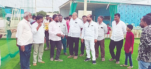 ಮುದಗಲ್‌ನಲ್ಲಿ ಎಸ್.ಎಸ್.ಟರ್ಫ್ ಕ್ರಿಕೆಟ್ ಮೈದಾನವನ್ನು ಮಾಜಿ ಶಾಸಕ ಡಿ.ಎಸ್.ಹೂಲಗೇರಿ ಉದ್ಘಾಟಿಸಿದರು. 