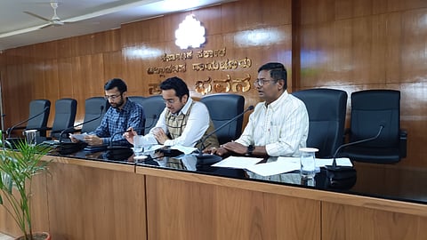 ರಾಯಚೂರಿನ ಜಿಲ್ಲಾಧಿಕಾರಿಗಳ ಭವನದಲ್ಲಿ ಗುರುವಾರ ಜಿಲ್ಲಾಧಿಕಾರಿ ನಿತೀಶ್ ಕೆ., ಅಧ್ಯಕ್ಷತೆಯಲ್ಲಿ  ರಾಯಚೂರು ಉತ್ಸವದ ಎರಡನೇ ಸಿದ್ಧತಾ ಸಭೆ ನಡೆಯಿತು. ಪಾಲಿಕೆ ಆಯುಕ್ತ ಜುಬಿನ್ ಮೊಹಪಾತ್ರ, ಎಡಿಸಿ ಶಿವಾನಂದ ಇದ್ದರು.