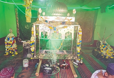 ಅರಸೀಕೆರೆ ತಾಲೂಕಿನ ಕಣಕಟ್ಟೆ ಗ್ರಾಮದಲ್ಲಿ ಮೋಹರಾಂ ಕಡೆ ದಿನದ ಅಂಗವಾಗಿ ವಿವಿಧ ಆಚರಣೆಗಳು ಜರುಗಿದವು.