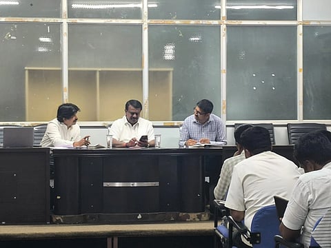 ಚನ್ನರಾಯಪಟ್ಟಣ ತಾಲೂಕಿನಲ್ಲಿ ಕುಡಿಯುವ ನೀರಿನ ಸಮಸ್ಯೆ ಕುರಿತು ಶಾಸಕ ಸಿ.ಎನ್.ಬಾಲಕೃಷ್ಣ ಅಧ್ಯಕ್ಷತೆಯಲ್ಲಿ ಟಾಸ್ಕ್‌ಫೋರ್ಸ್ ಸಭೆ ನಡೆಯಿತು. ಜಿ.ಆರ್.ಹರೀಶ್, ಶಿರಸ್ತೇದಾರ್ ಪವನ್, ಗಿರೀಶ್, ತ್ಯಾಗರಾಜ್, ಕೆ.ಎನ್.ಅನಿಲ್, ಉಮಾಶಂಕರ್ ಇತರರು ಇದ್ದರು.