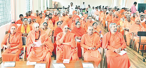 Various religious leaders from the country visited the place where the statue of Sri Mahadeshwara is located on Malemahadeshwara Hill.