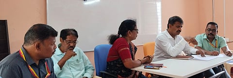  ಹನೂರಿನಲ್ಲಿ ಶಾಸಕ ಎಂ.ಆರ್ ಮಂಜುನಾಥ್ ಅಧ್ಯಕ್ಷತೆಯಲ್ಲಿ ಹಮ್ಮಿಕೊಂಡಿದ್ದ ಶಿಕ್ಷಣ ಇಲಾಖೆ ಅಧಿಕಾರಿಗಳ ಸಭೆಯಲ್ಲಿ ಬಿಇಒ ಪ್ರತಿಭಾ, ಬಿಆರ್‌ಸಿ ವೆಂಕಟೇಶ್, ಶಿಕ್ಷಣ ಸಂಯೋಜಕರಾದ ಅಶೋಕ್, ರವೀಂದ್ರ, ಚಿನ್ನಪ್ಪಯ್ಯ, ಮಹೇಶ್ ಇದ್ದರು. 