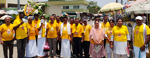 ಹನೂರಿನಲ್ಲಿ ಶುಕ್ರವಾರ ಪತಂಜಲಿ ಯೋಗ ಶಿಕ್ಷಣ ಸಮಿತಿ ಮುಖಂಡರು ಶ್ರೀ ರಾಮನ ಭಾವಚಿತ್ರದೊಂದಿಗೆ ಭಜನೆ ಸಹಿತ ಮೆರವಣಿಗೆ ನಡೆಸಿದರು. ಶ್ರೀನಿವಾಸನಾಯ್ಡು, ರಾಧಾಕೃಷ್ಣ, ಗೋವಿಂದೇಗೌಡ, ಪ್ರಕಾಶ್, ರಘು, ಶಶಿಕುಮಾರ್, ನಾಗರಾಜು, ಉಪನ್ಯಾಸಕ ಜಯಕುಮಾರ್ ಇದ್ದರು. 