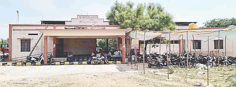 ಕಂಪ್ಲಿ ಹೊಸ ಬಸ್ ನಿಲ್ದಾಣದ ಹೊರನೋಟ.