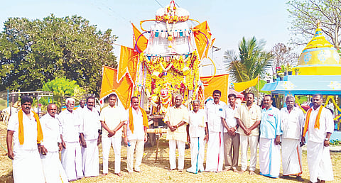 ಸರಗೂರು ತಾಲೂಕಿನ ಕಂದೇಗಾಲ ಗ್ರಾಮದ ಶ್ರೀ ಮಹದೇಶ್ವರಸ್ವಾಮಿ ಕೊಂಡೋತ್ಸವ ವಿಜೃಂಭಣೆಯಿಂದ ನೆರವೇರಿತು.