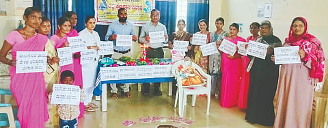 ಸಿರವಾರ ಸಮುದಾಯ ಆರೋಗ್ಯ ಕೇಂದ್ರದಲ್ಲಿ ವಿಶ್ವ ಸ್ತನ್ಯಪಾನ ಸಪ್ತಾಹ ಅಂಗವಾಗಿ ತಾಯಿ ಹಾಲಿನ ಮಹತ್ವದ ಕುರಿತು ಜಾಗೃತಿ ಮೂಡಿಸಲಾಯಿತು. 