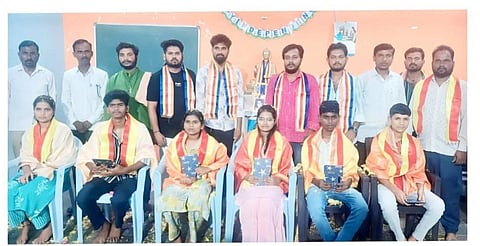  ಆಳಂದ ತಾಲೂಕಿನ ಕಿಣ್ಣಿಸುಲ್ತಾನ ಅರಿವು ಶಿಣ ಕೇಂದ್ರದಲ್ಲಿ ಎಸ್ಸೆಸ್ಸೆಲ್ಸಿ ಹಾಗೂ ದ್ವೀತಿಯ ಪಿಯುಸಿ ಸಾಧಕ ವಿದ್ಯಾರ್ಥಿಗಳನ್ನು ಸತ್ಕರಿಸಲಾಯಿತು. ಮಲ್ಲಿಕಾರ್ಜುನ ಶೃಂಗೇರಿ, ಪ್ರವಿಣ ಮೊದಲೇ, ಡಾ.ಬಾಬುರಾವ ಶೃಂಗೇರಿ, ಆಕಾಶ ಇತರರಿದ್ದರು